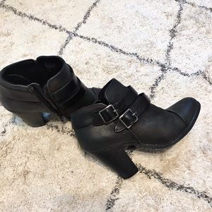 LC Lauren Conrad Black booties